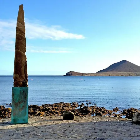 Apartamento Playa Chica Views شقة *